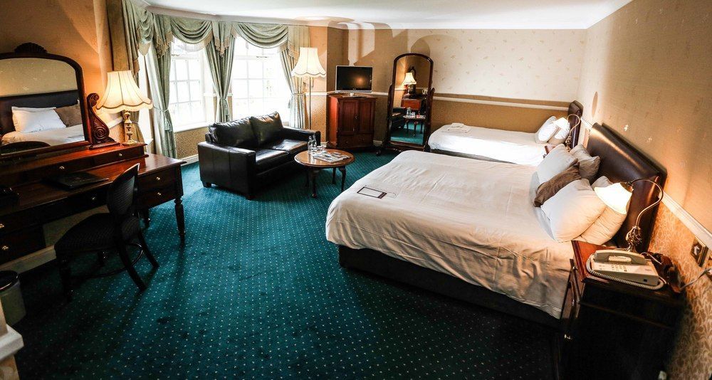 Mere Court Hotel Knutsford Esterno foto